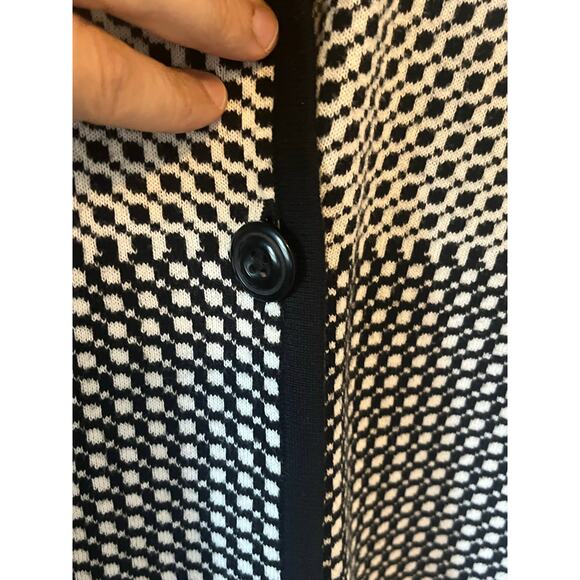 Women's Pendleton Long Sleeve Black White Pattern Cardigan Sweater Sz Med Petite - Picture 3 of 6